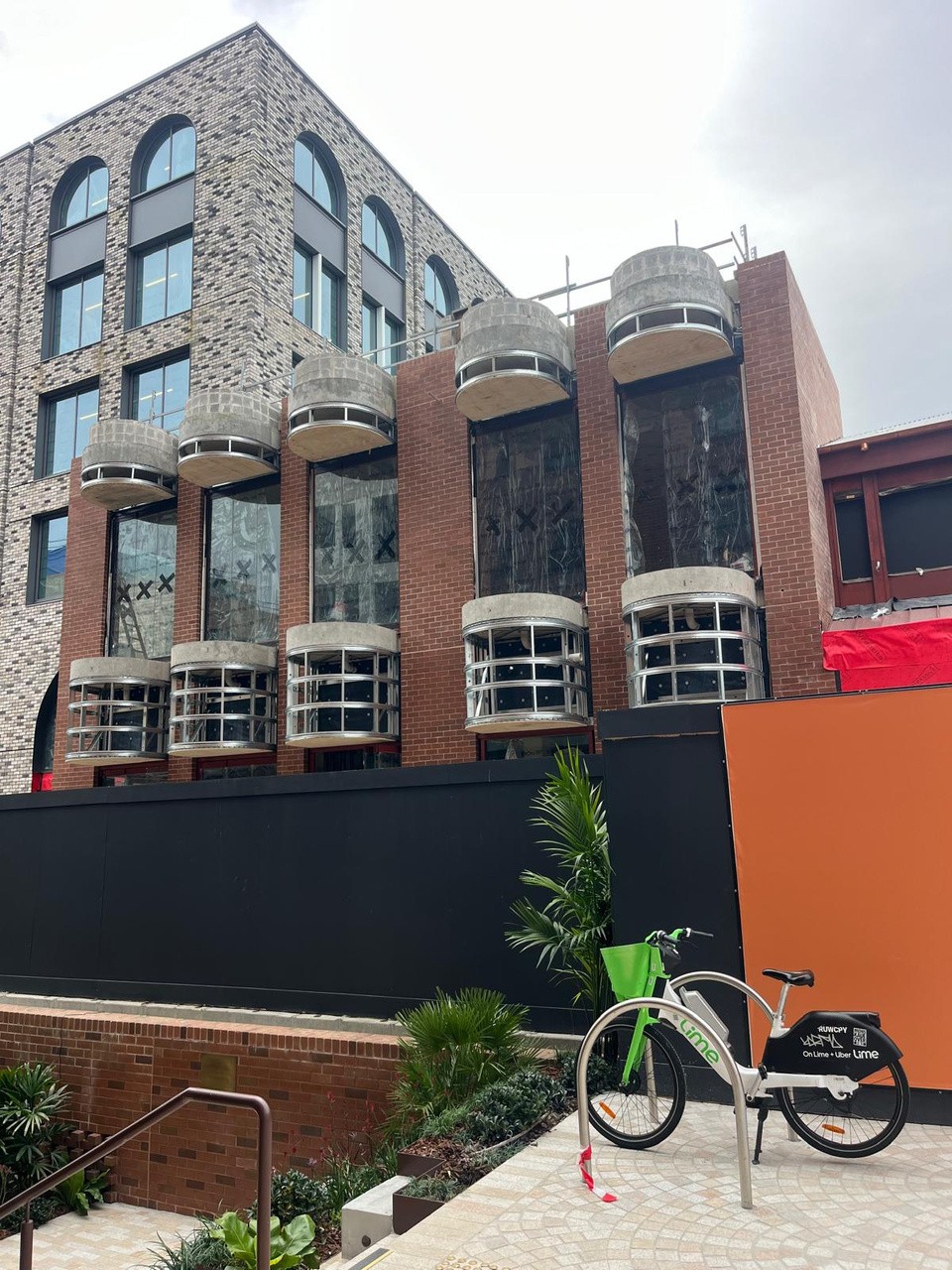 Installing panels to a curved wall